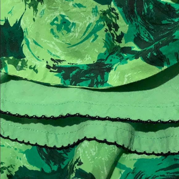 Green flowy skirt with pockets - Picture 2 of 2
